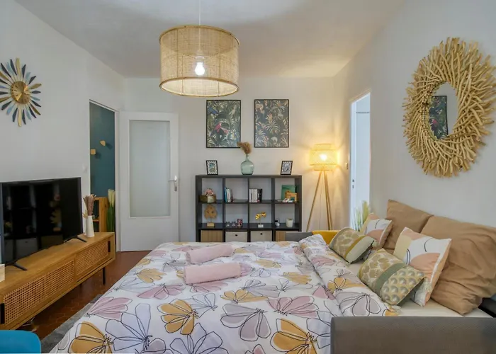Cosy, Modern, Fully Equipped, Air Conditioning, Nice Historical, Old Town, 1Minute Walk From Beach - \