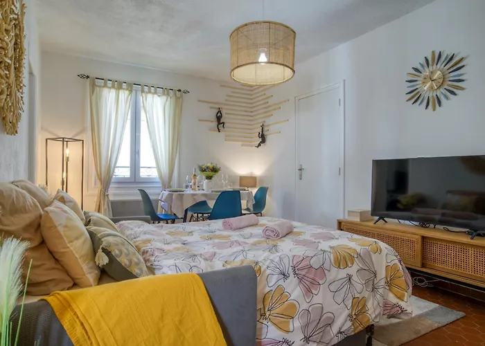 Cosy, Modern, Fully Equipped, Air Conditioning, Nice Historical, Old Town, 1Minute Walk From Beach - \